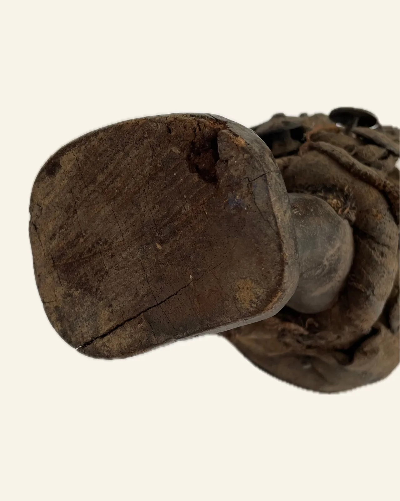 Nkisi Nduda, Kongo (Yombe / Vili Style), underside of the base
