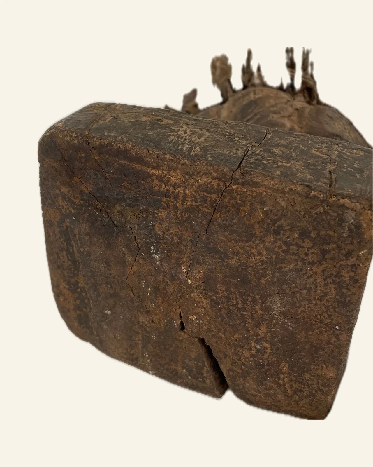 Nkisi Nkondi, Kongo (Yombe / Vili Style), underside of the base