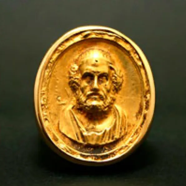 Important Gold Ring Featuring a Cameo of Socrates
