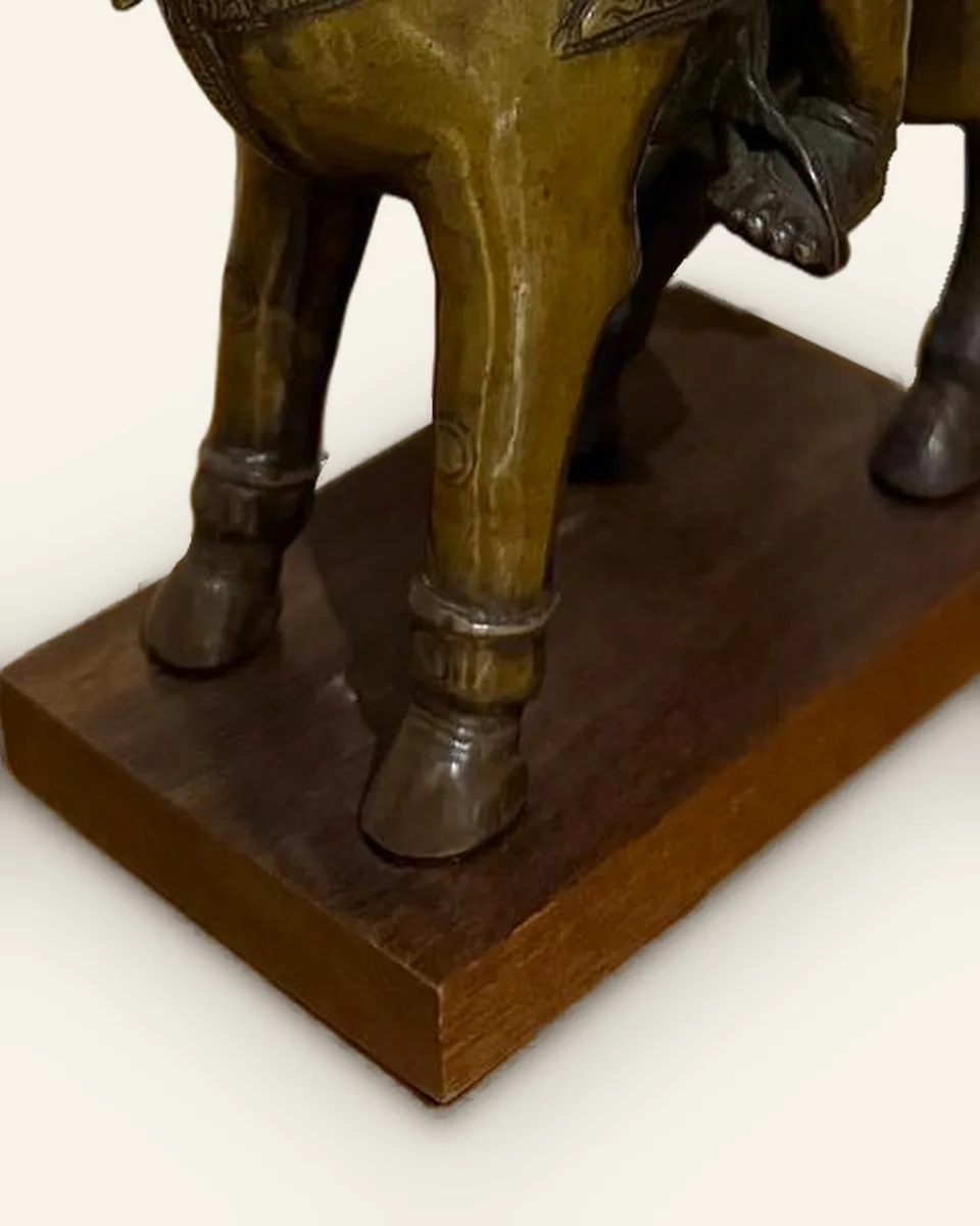 Khandoba on horseback, detail: hooves and stand