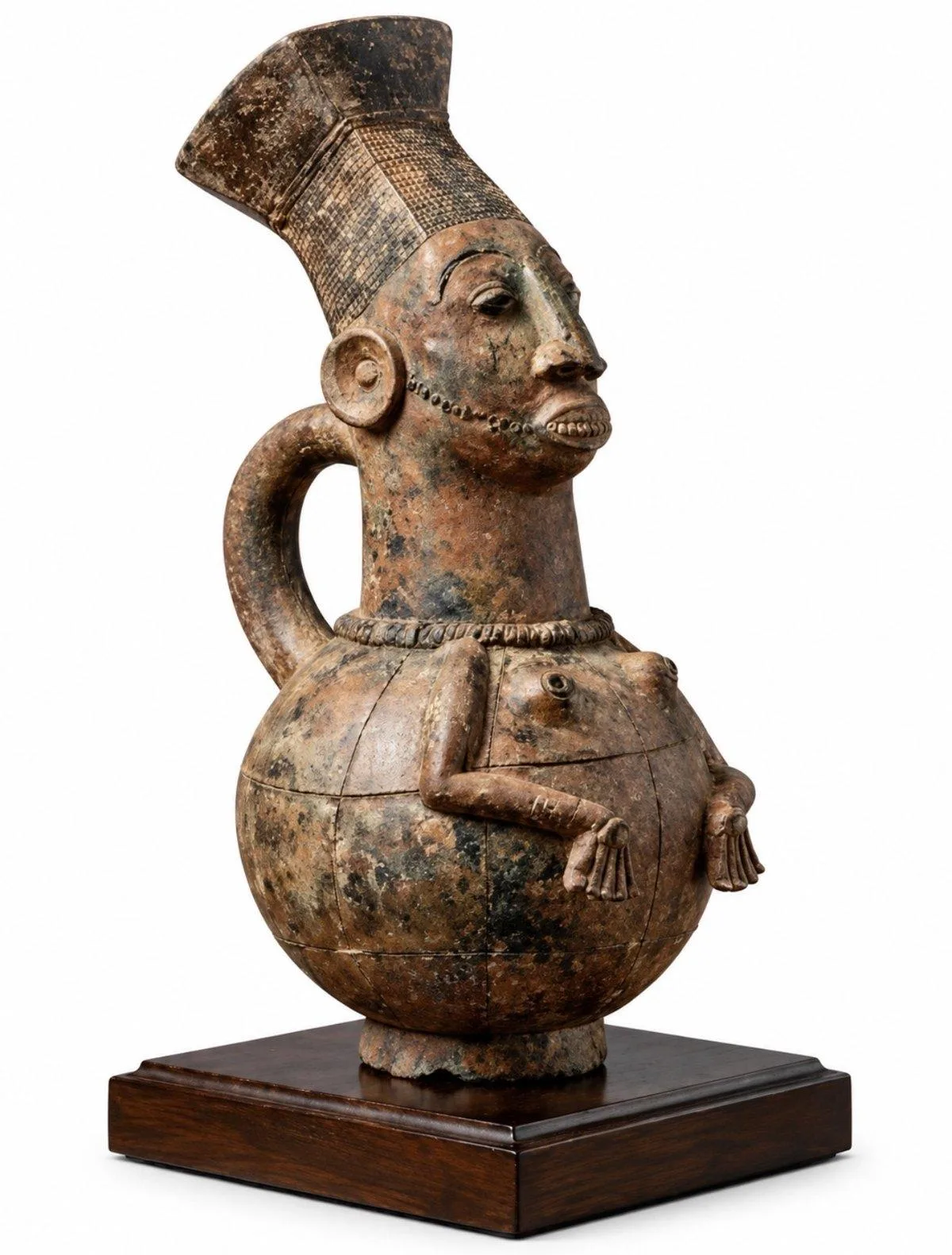 The Smiling Ewer, Mangbetu, three-quarter view
