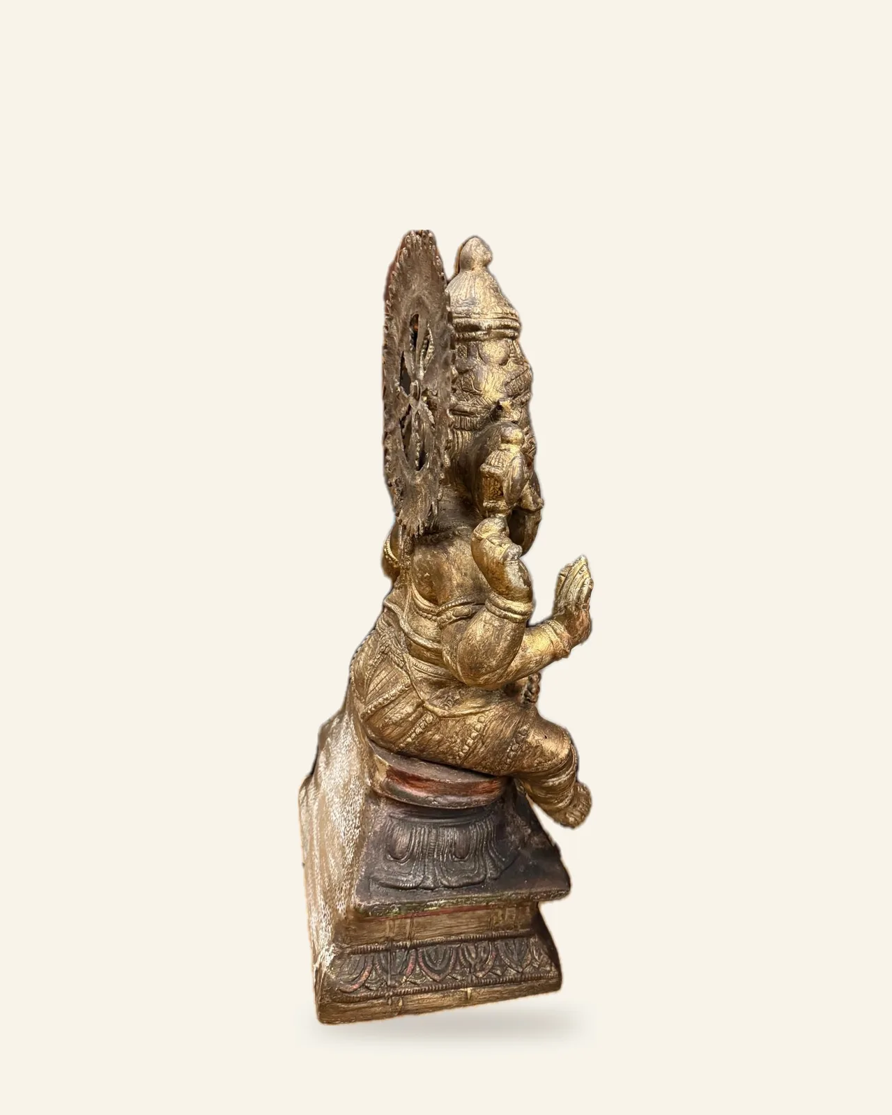 Seated Ganesha with flaming aureole, from the back, three-quarter