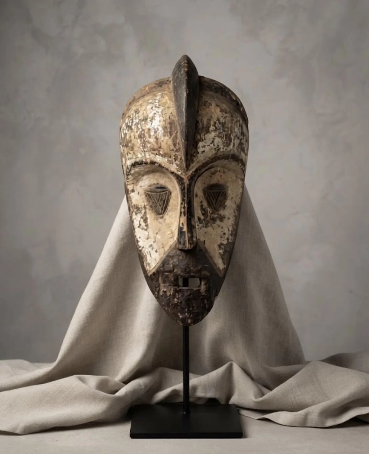 Masque ancestral à crête (style Bwiti / Ngil)